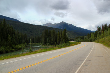 Icefield Parkway: Beautiful Road 93 between Banff and Jasper