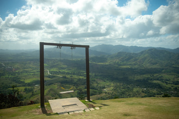 Fototapeta premium Swing on top of the mountains