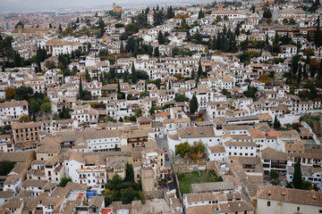 Obraz premium Luftaufnahme einer Drone über einen Stadt in Spanien