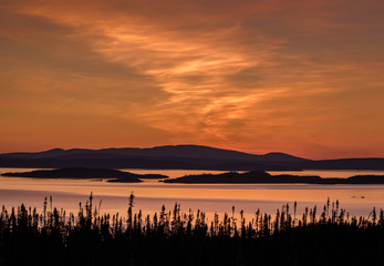 Obraz premium landscape of a sunset. Lake Manicouagan in Quebec. Mountain landscape with lake