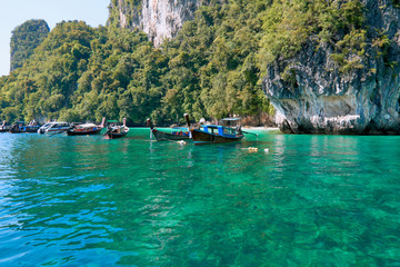 Fototapeta na wymiar Hong Island, the natural and famous attraction located in Krabi, Thailand.