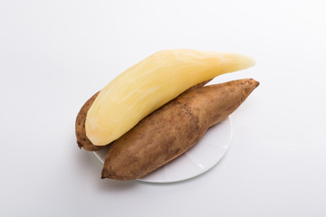 Smallanthus sonchifolius on the white plate, he in the white background, is a nutritional health of the wild plant fruit, pharyngeal inhibition