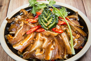 This is from chengdu, sichuan province, China. It is mainly delicious with cow ears, tripe, and louver. Fried in a dry pan with green peppers, it looks horrible and disgusting, but tastes delicious.