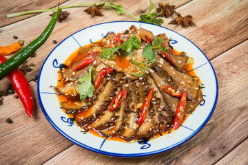 This is from chengdu, sichuan province, China. It is mainly delicious with cow ears, tripe, and louver. Fried in a dry pan with green peppers, it looks horrible and disgusting, but tastes delicious.