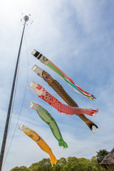 風にたなびく鯉のぼり