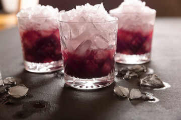 Classic bramble alcoholic cocktail with gin and ice crumbs.