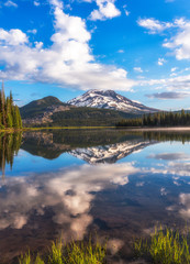 Fototapeta na wymiar Perfect Mountain Reflection - Sparks Lake