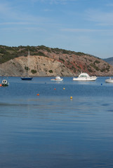 Obraz premium Various boats in the gulf