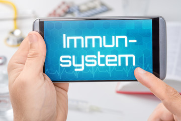 Smartphone mit dem Text Immunsystem auf dem Display