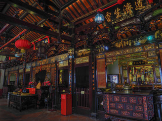 マラッカにあるマレーシア最古の中国寺院（青雲亭（チェン・フン・テン）寺院）の本堂内部 Inside of main building of Cheng Hoong Teng Temple in Malacca (Melaka), the oldest Chinese temple in Malaysia