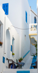 Front Seiten von kleinen Häusern und deren kleinen Gassen auf der Vulkaninsel Nisyros am Ägäischen Meer Griechenland