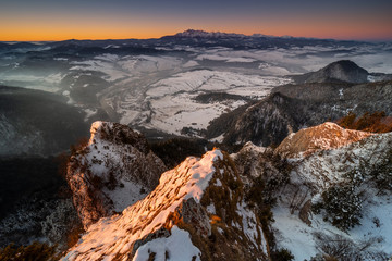 Pieniny Mountains winter view from Trzy Korony Peak, Poland © PawelUchorczak