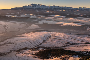 Pieniny Mountains winter view from Trzy Korony Peak, Poland © PawelUchorczak