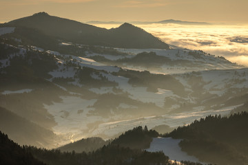 Pieniny Mountains winter view from Trzy Korony Peak, Poland © PawelUchorczak