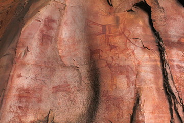 Depiction of animals. This rock painting is app 5,000 to 10,000 years old. Bhim Betka, Raisen, Madhya Pradesh, India
