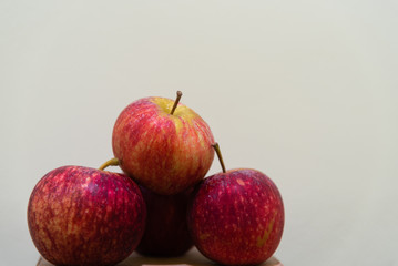 A pile of apples serenated with dew