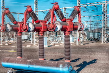 Transformadores electricos y cableado de una central electrica