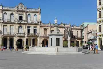 Fototapeta na wymiar Old Square (Spanish: Plaza Vieja) is a plaza located in Old Havana, Cuba