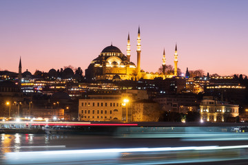 Obraz premium Istanbul, Turkey - Jan 10, 2020: View of the Suleymaniye mosque in Istanbul, Turkey.