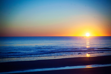 Obraz premium sunrise over the sea