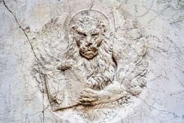 Marmor L&ouml;we in der Fussg&auml;ngerzone von Venedig