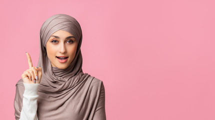 Closeup portrait of beautiful arabic girl having idea, raising finger