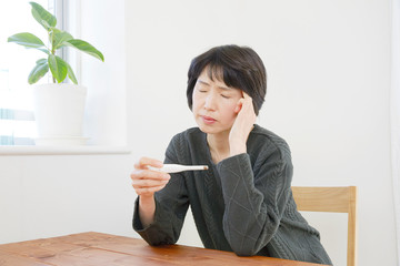 女性　ミドルエイジ 