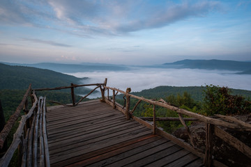 Obraz premium wooden bridge on the lake