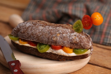 chicken breast sandwich with tomato on walnut bread