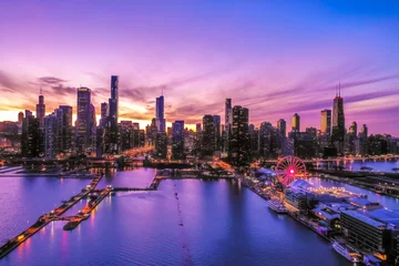 Meubelstickers Chicago downtown gebouwen skyline avond zonsondergang © blvdone