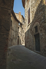 Fototapeta na wymiar anghiari via interna del borgo vegghio