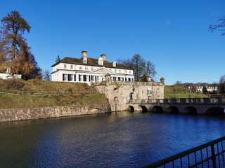 Altes Schloss mit Burggraben