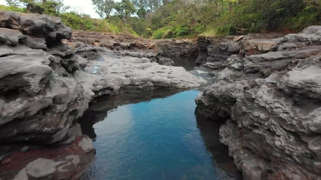 river bed closeup view In hilo hawaii, aerial fpv style