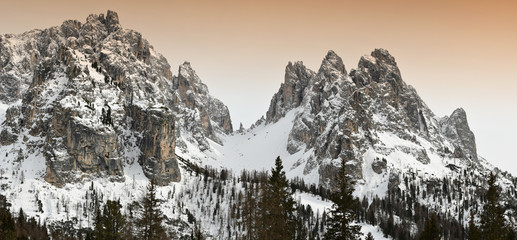 The snowy mountain range of the Cadini di Misurina, seen from Lake Antorno. Veneto, Italy