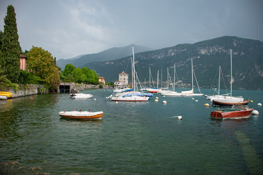 port et lac de c&ocirc;me et lac de garde en italie du nord &agrave; c&ocirc;t&eacute; de Bellagio varenna menaggio bellano dervio dongo mandello