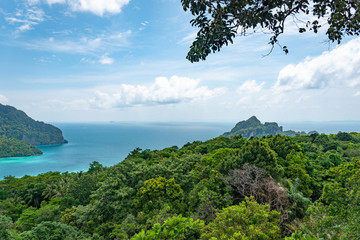 Vue panoramique sur l'île de ko phi phi pipi pipi thaïlande sable blanc fin sur la plage ile...