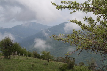 Obraz na płótnie Canvas vista montagna con nuvole