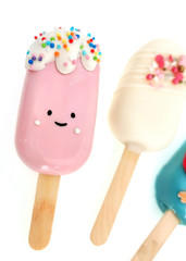 Essbare Cakesicles am Stiel Einhorn Schaf Maritim Liebe Lustig Blütenblätter mit Candy Melts...