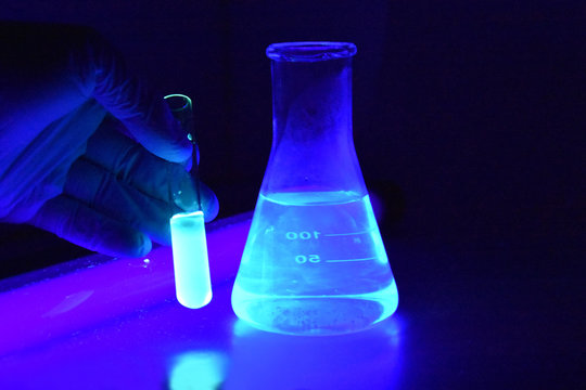 Tetrahydroharmine dissolving in water stock images. Harmala alkaloids images. Laboratory accessories. Chemical reaction images. Chemical container with purple liquid. Glass laboratory equipment