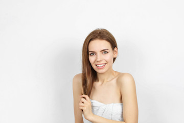 Naklejka premium Beautiful smiling woman in a bath towel