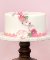 Eleganter Fondant Torte Kuchen mit Zuckerblumen aus Modellierfondant