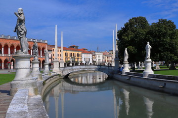 padova con veduta su piazza prato della valle in italia