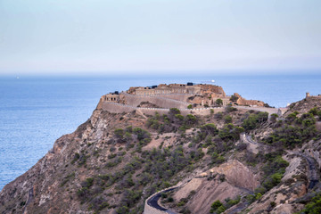Fototapeta na wymiar fortaleza militar castillo mirando al mar de Cartagena