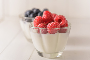 Griechischer Joghurt mit Beeren