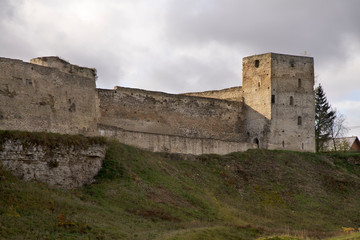 Fototapeta na wymiar Talavskaya tower of fortress of Izborsk. Russia