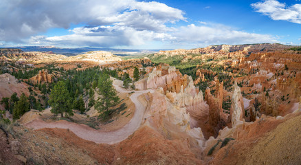 hiking the rim trail in bryce canyon national park, utah, usa © Christian B.