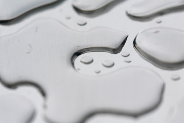 macro fotografía de gotas de agua sobre acero inoxidable
