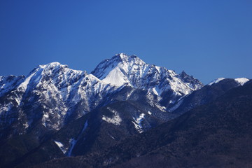入笠山から　冬の八ヶ岳連峰　赤岳と阿弥陀岳
