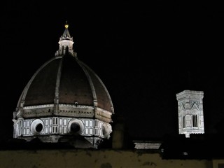 Fototapeta premium View above the rooftops of the Cathedral of Santa Maria del Fiore at night in Florence, Italy 
