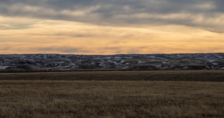 Obraz premium sunset over a field